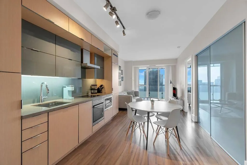 Rare 1Br - Rooftop Pool, Next To Mtcc & Cn Tower Toronto 0*,  Canada