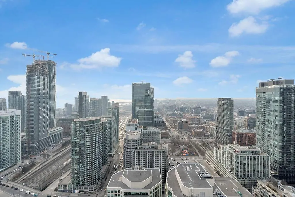 Rare 1Br - Rooftop Pool, Next To Mtcc & Cn Tower Toronto Apartment