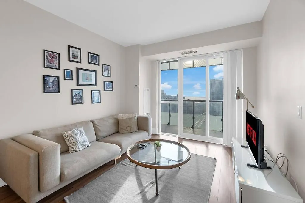 Rare 1Br - Rooftop Pool, Next To Mtcc & Cn Tower Toronto Apartment