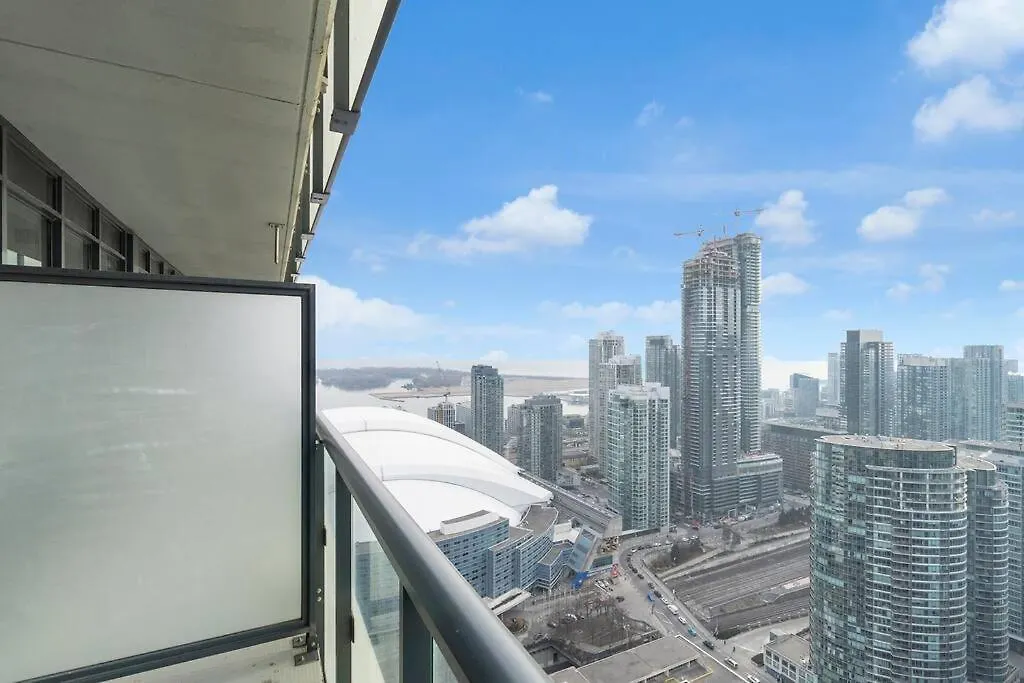 Rare 1Br - Rooftop Pool, Next To Mtcc & Cn Tower Toronto Apartment